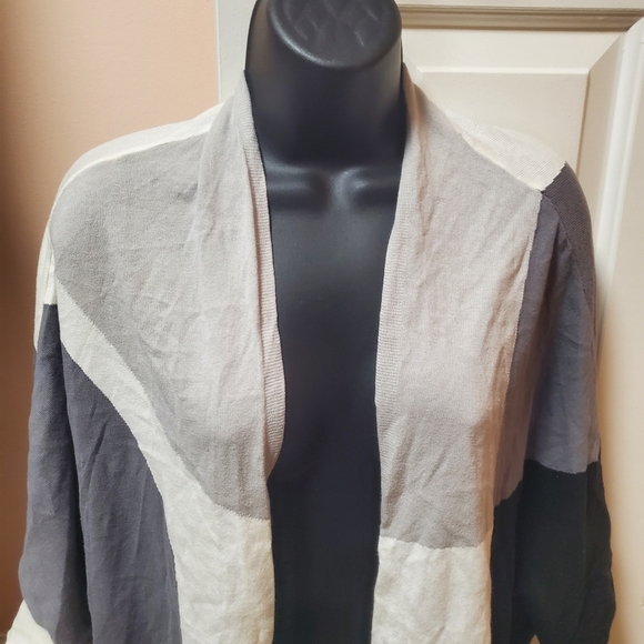 New York and Company Colorblock Carnigan Sweater - Picture 4 of 8